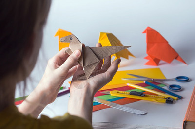 恐龙折纸飞机视频素材下载