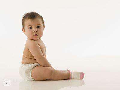 9个月的宝宝总是踮起脚尖,一岁的宝宝站立不稳正常吗?
