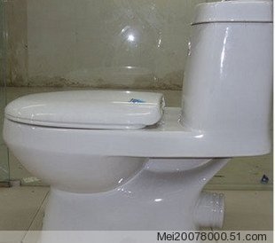 后出水马桶