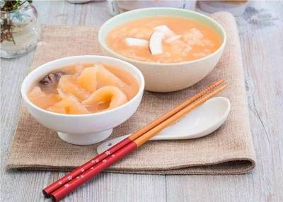 坐月子吃花胶