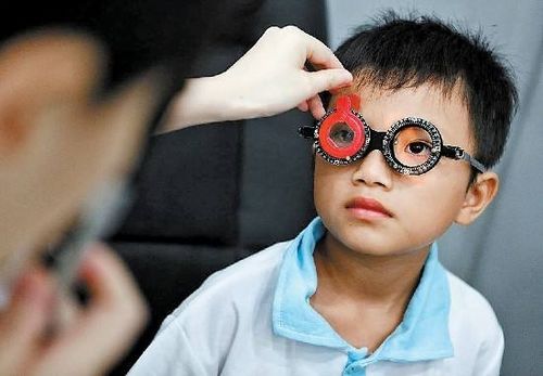 近视眼轻微凸出怎么恢复