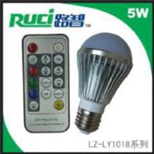 橱柜内部摆放调教瓶