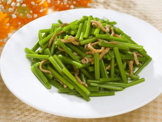 月子里可以吃芹菜吗