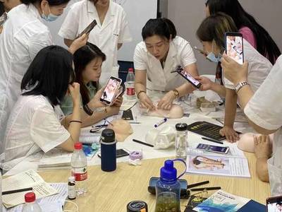 附近有没有美容学校