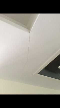 风吹装修吊顶角有裂纹