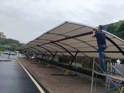 加油站雨棚雨水排放（加油站的雨棚雨水排放設(shè)計(jì)） 鋼結(jié)構(gòu)鋼結(jié)構(gòu)停車場(chǎng)設(shè)計(jì) 第3張