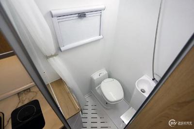 坐便与地板之间漏水