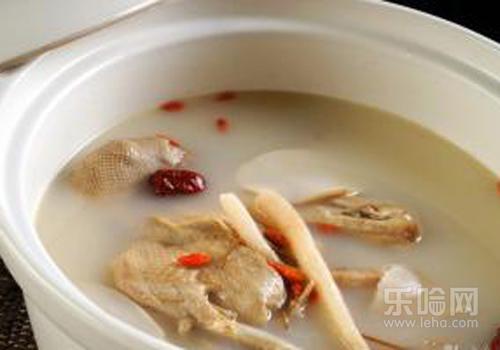 炖鸽子汤的做法