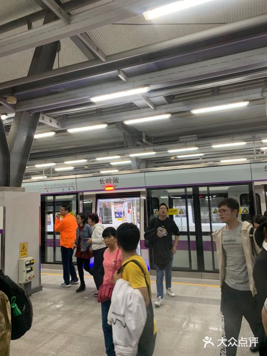 深圳龙华地铁站