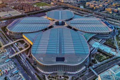 离上海新国际会展中心