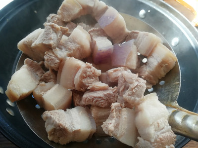 猪肉炖莲藕的做法