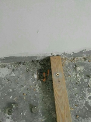 橱柜压模板划痕