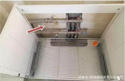 橱柜后边的分水器