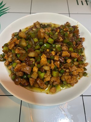 炸酱香菇豆腐干蒜苔