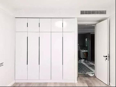 先铺地板还是先装衣柜