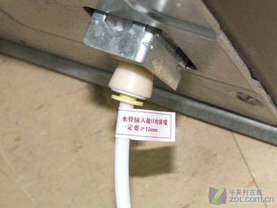 冰箱保险丝在什么位置