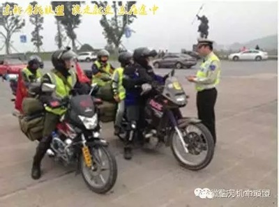 二轮摩托车载人规定