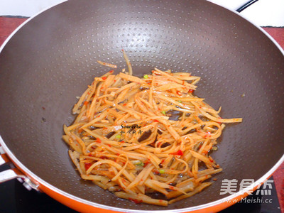 炒土豆放酱油吗