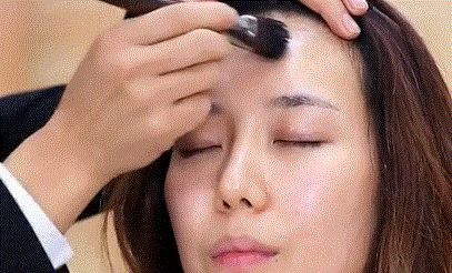 先擦妆前乳还是隔离霜