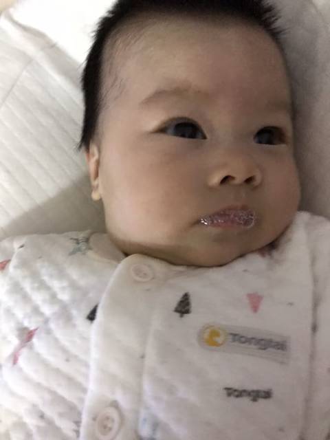 宝宝吐泡沫