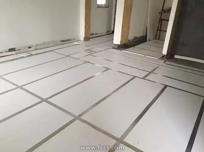 地板地膜铺设