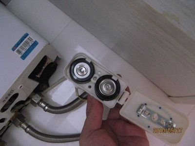 燃气热水器要装电池吗