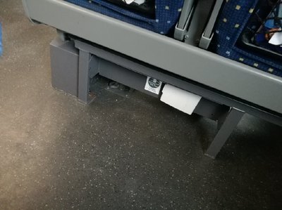 高铁上面有充电的地方吗