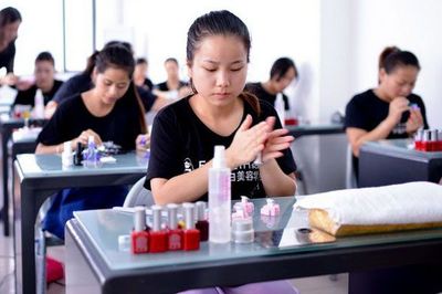 好的美容学校学费多少