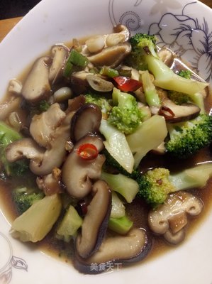 西蓝花炒香菇做法