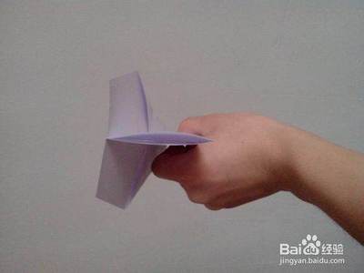 纸飞机飞行情况
