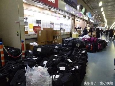 机场装化妆品的袋子
