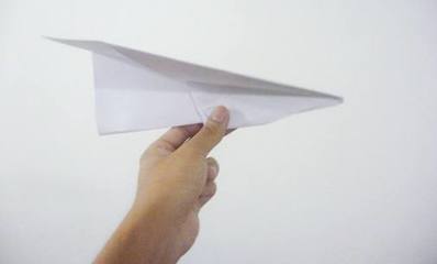 不用哈气的纸飞机怎么叠