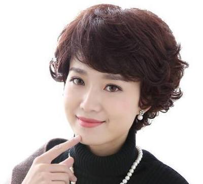 五十五岁的女人的发型