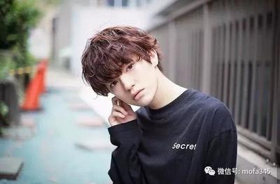 男生短发烫发发型小卷