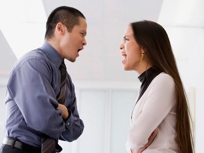 梦见老公跟别人打架
