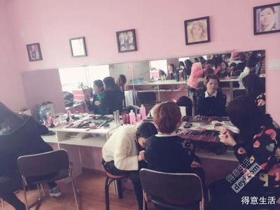 附近化妆培训学校