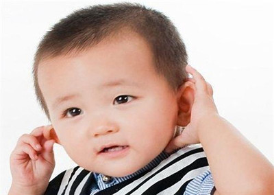 宝宝总喜欢摇头是怎么回事