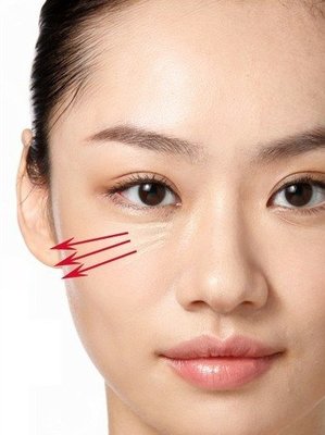 化妆眼袋怎么遮盖