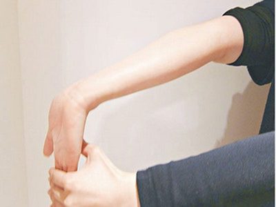 月子后手指关节疼怎么办