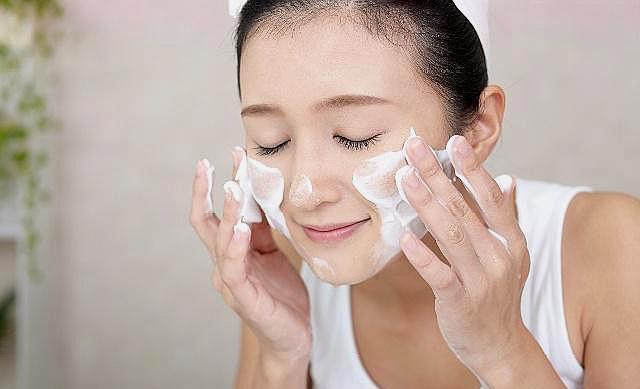 没洗面奶了用什么洗脸