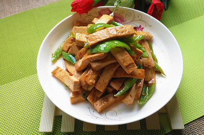 青椒炒豆腐干的做法