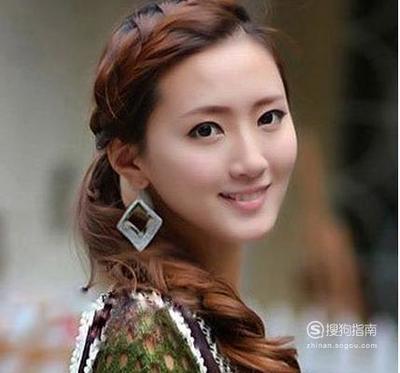 圆脸无刘海如何扎马尾