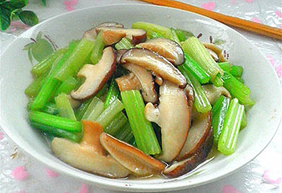 西芹可以跟香菇一起炒嘛