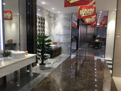 开瓷砖店一年挣多少