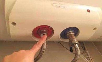 热水器排污口在哪