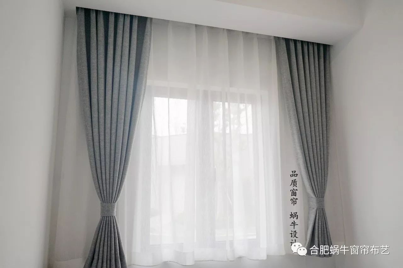 银灰色窗帘