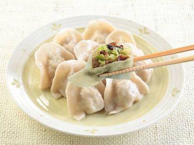 梦见在别人家吃饺子