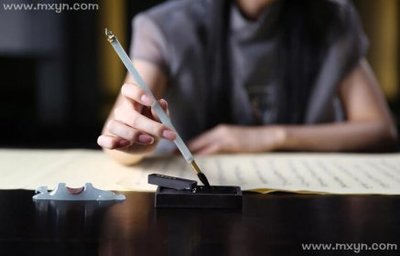 梦见别人在纸上写字