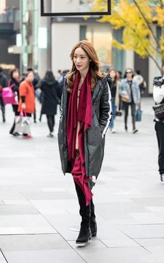 丝绸围巾怎么搭配衣服