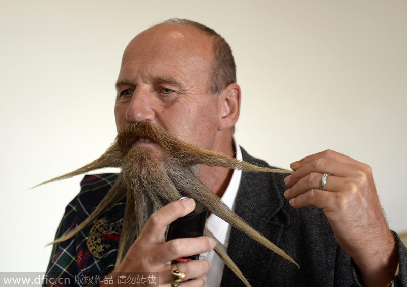 moustache和beard发音